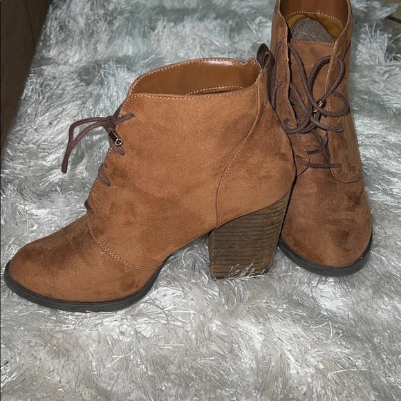 Fall boots - Picture 2 of 6